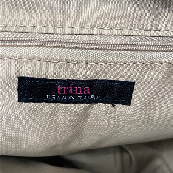 Trina Turk Blue Pebbled Faux Leather Tote/Purse Shoulder Bag with Colorful Pouch - Picture 14 of 16